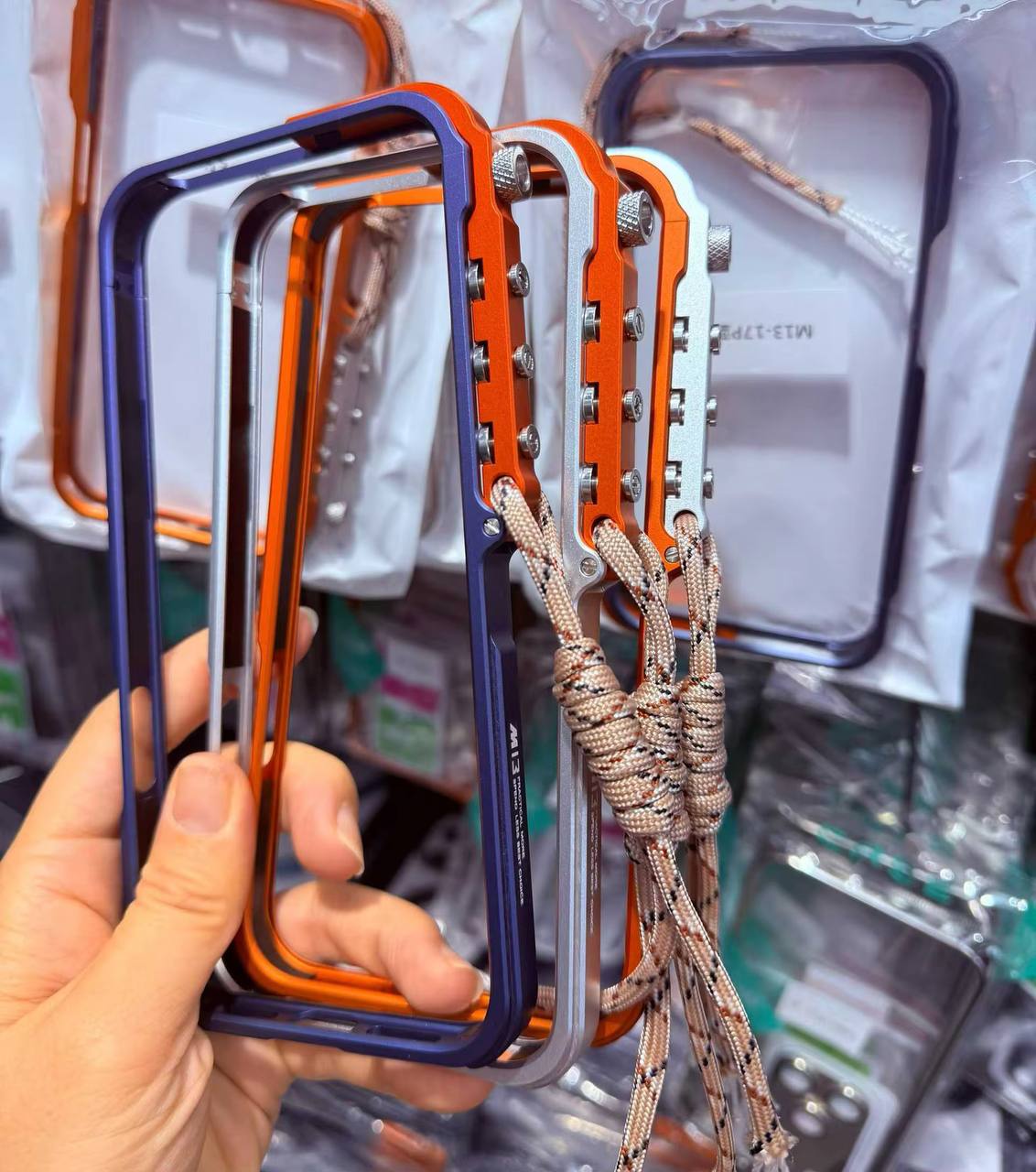 High-End Fun Phone Case Armor Design Aluminum Alloy Phone Case Anti-Drop Heat Dissipation Protective Cover for iPhone 17 Pro Max